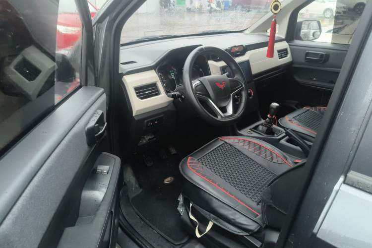 Used Wuling Zhengcheng 2021 1.5T Manual Comfort Version Driver Seat