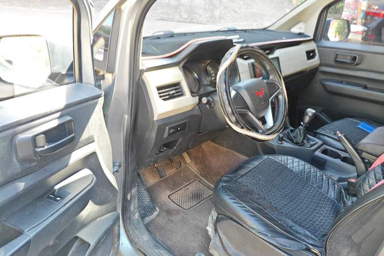 Used Wuling Zhengcheng 2021 1.5T Manual Comfort Version Driver Seat