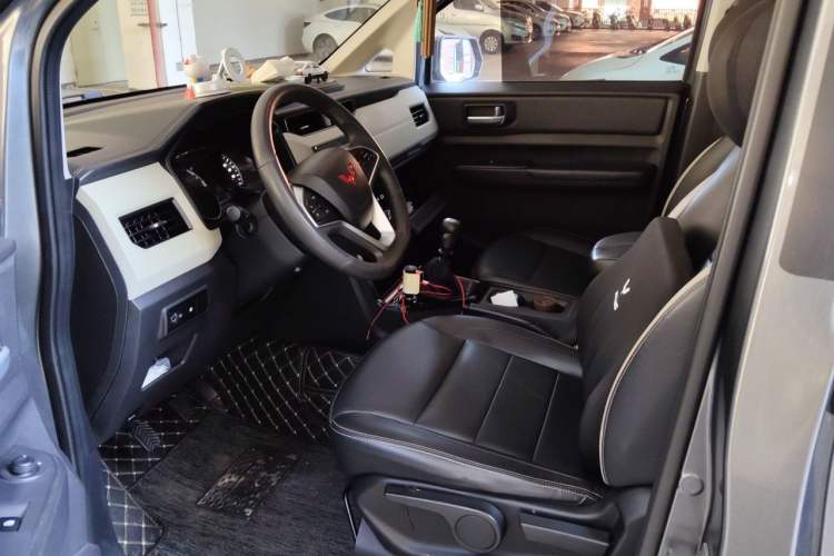 Used Wuling Zhengcheng 2021 1.5T Manual Luxury Version Driver Seat