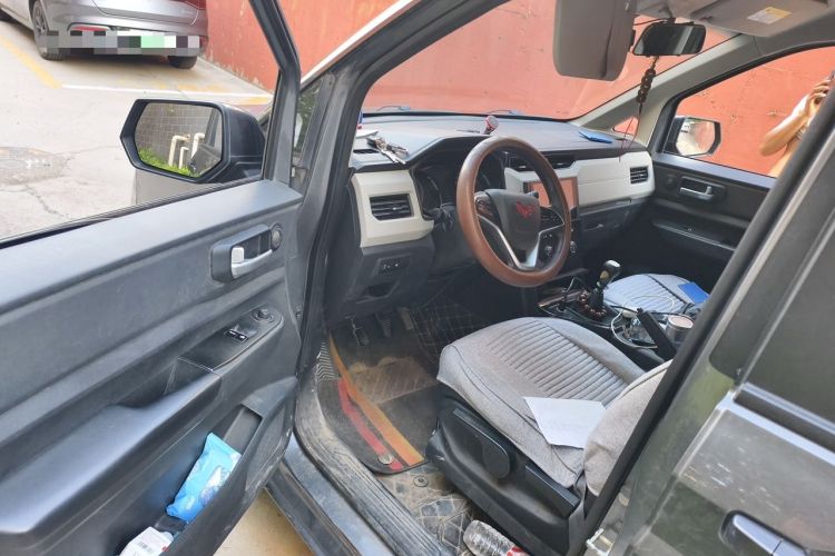 Used Wuling Zhengcheng 2021 1.5T Manual Luxury Version Driver Seat