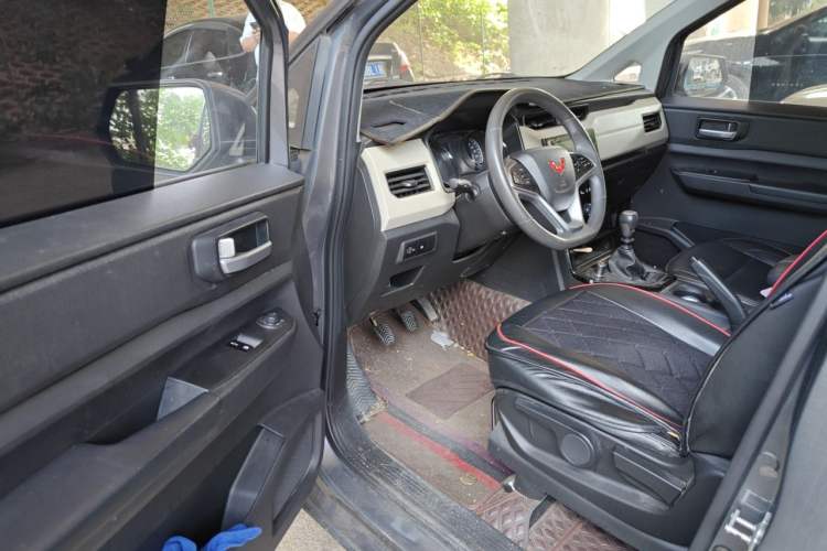Used Wuling Zhengcheng 2021 1.5T Manual Luxury Version Driver Seat