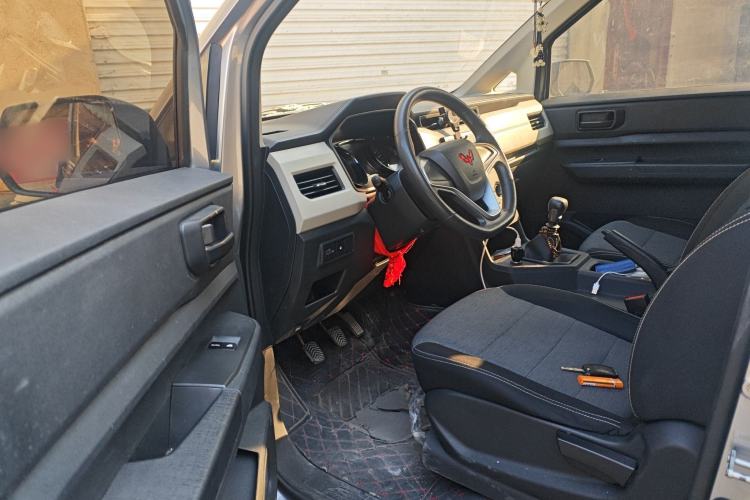 Used Wuling Zhengcheng 2021 1.5T Manual Comfort Version Driver Seat