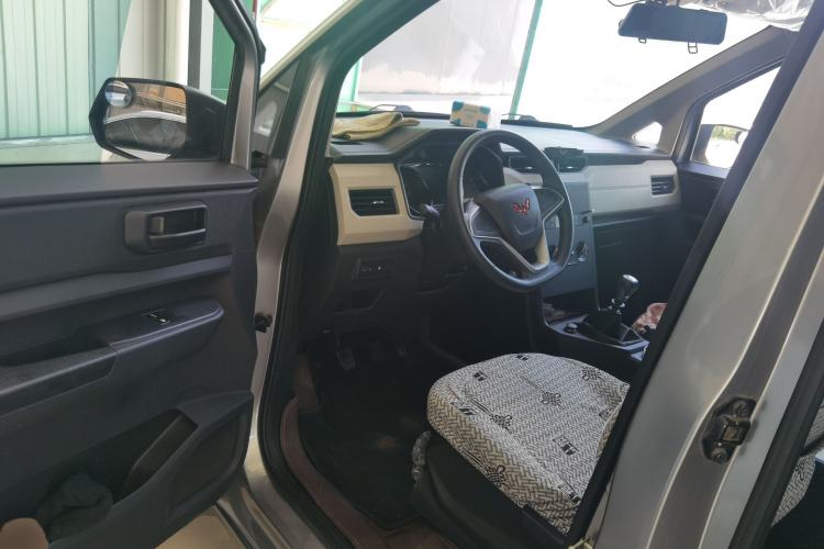 Used Wuling Zhengcheng 2021 1.5T Manual Comfort Version Driver Seat