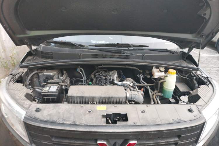 Used Wuling Zhengcheng 2021 1.5T Manual Comfort Version Engine Bay