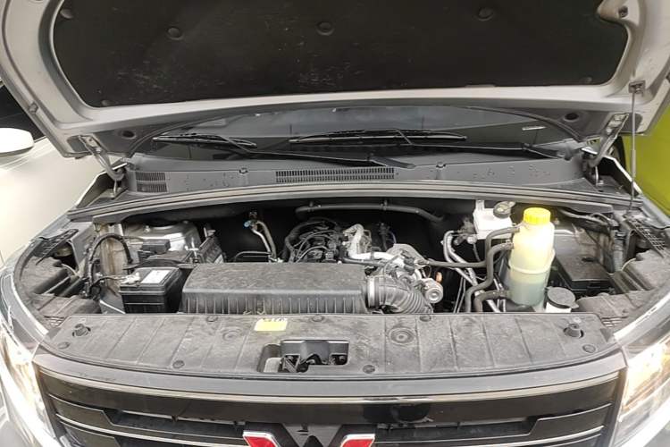 Used Wuling Zhengcheng 2021 1.5T Manual Luxury Version Engine Bay