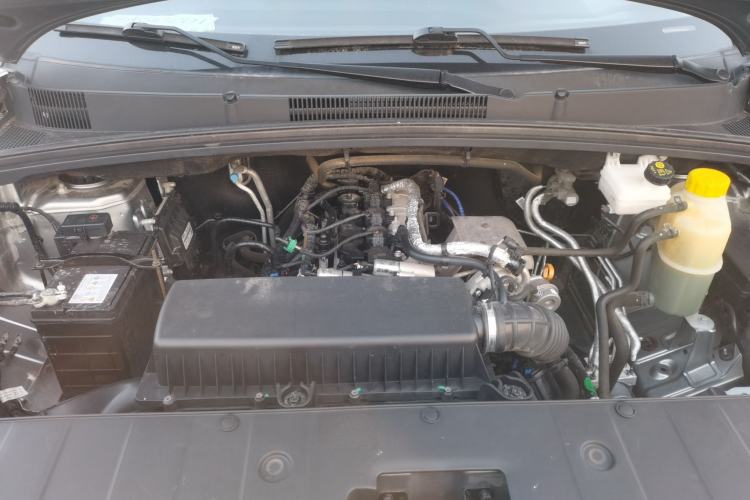 Used Wuling Zhengcheng 2021 1.5T Manual Luxury Version Engine Bay