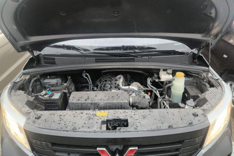 Used Wuling Zhengcheng 2021 1.5T Manual Comfort Version Engine Bay