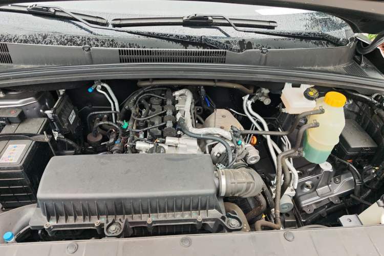 Used Wuling Zhengcheng 2021 1.5T Manual Luxury Version Engine Bay