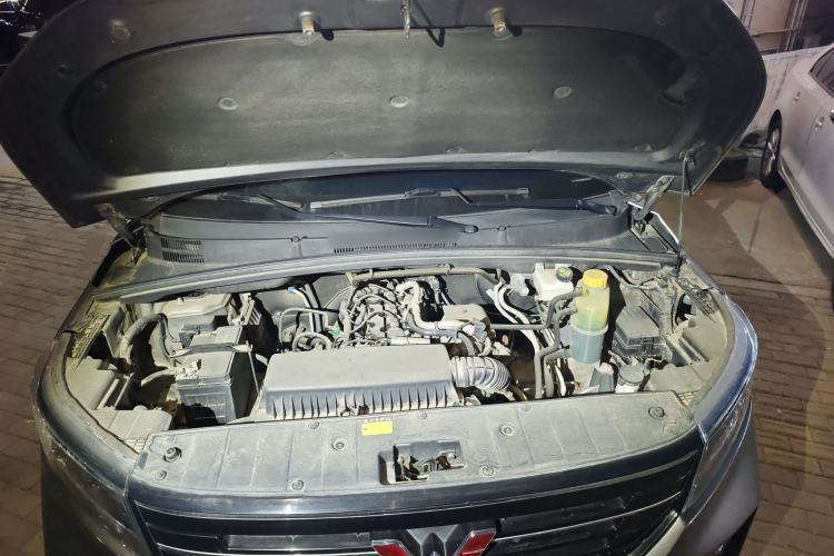 Used Wuling Zhengcheng 2021 1.5T Manual Luxury Version Engine Bay