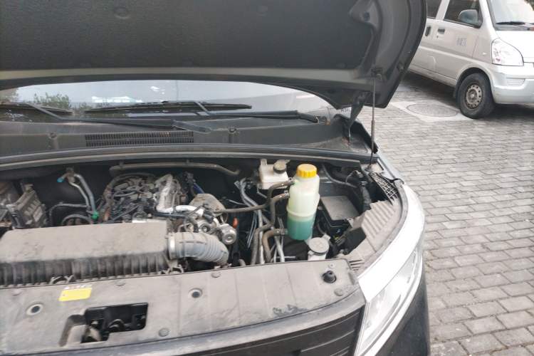 Used Wuling Zhengcheng 2021 1.5T Manual Comfort Version Engine Bay Left