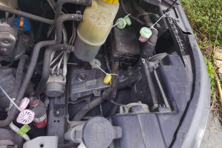 Used Wuling Zhengcheng 2021 1.5T Manual Luxury Version Engine Bay Left