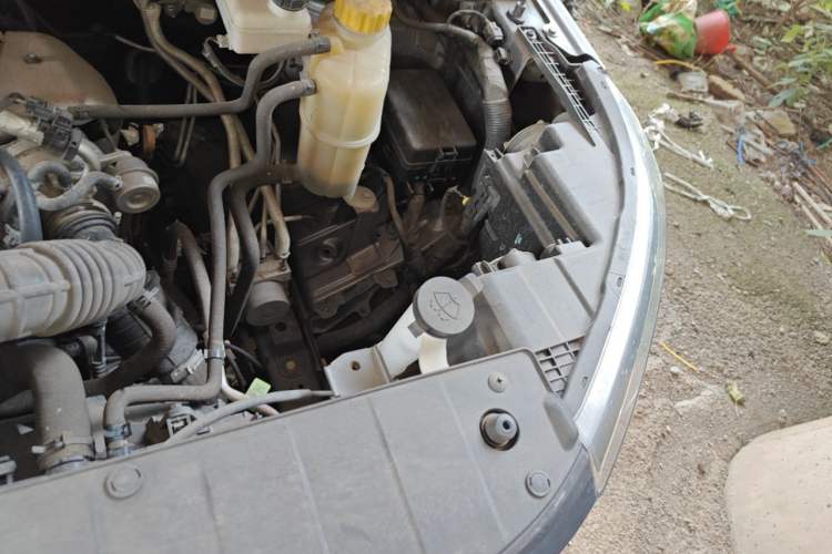 Used Wuling Zhengcheng 2021 1.5T Manual Luxury Version Engine Bay Left
