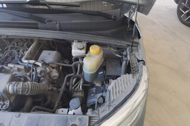 Used Wuling Zhengcheng 2021 1.5T Manual Comfort Version Engine Bay Left