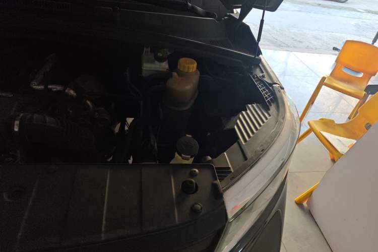 Used Wuling Zhengcheng 2021 1.5T Manual Comfort Version Engine Bay Left