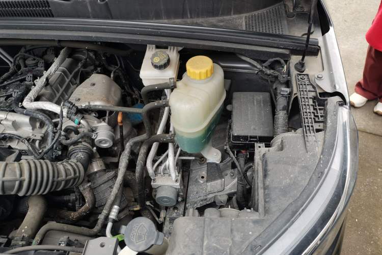 Used Wuling Zhengcheng 2021 1.5T Manual Luxury Version Engine Bay Left