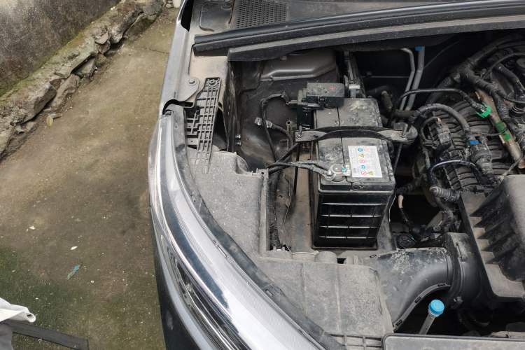 Used Wuling Zhengcheng 2021 1.5T Manual Luxury Version Engine Bay Right