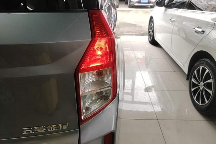 Used Wuling Zhengcheng 2021 1.5T Manual Luxury Version Exterior 3