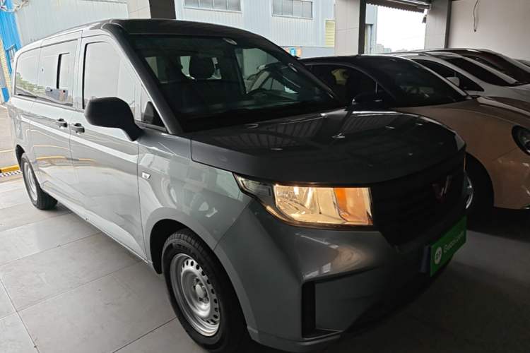 Used Wuling Zhengcheng 2021 1.5T Manual Comfort Version Front Right 45 Deg