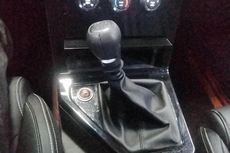 Used Wuling Zhengcheng 2021 1.5T Manual Luxury Version Gear Lever