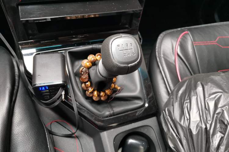 Used Wuling Zhengcheng 2021 1.5T Manual Luxury Version Gear Lever