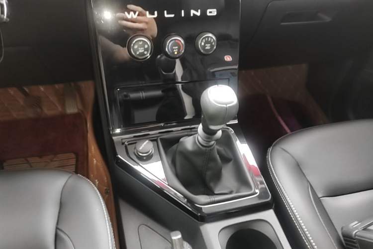 Used Wuling Zhengcheng 2021 1.5T Manual Luxury Version Gear Lever