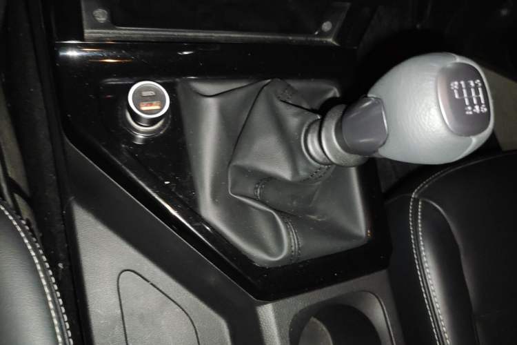 Used Wuling Zhengcheng 2021 1.5T Manual Luxury Version Gear Lever