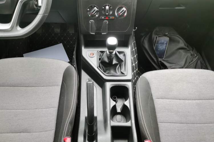 Used Wuling Zhengcheng 2021 1.5T Manual Comfort Version Gear Lever