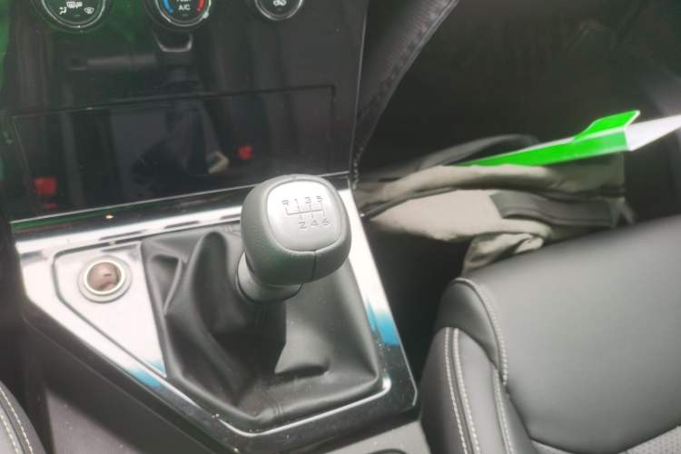Used Wuling Zhengcheng 2021 1.5T Manual Luxury Version Gear Lever