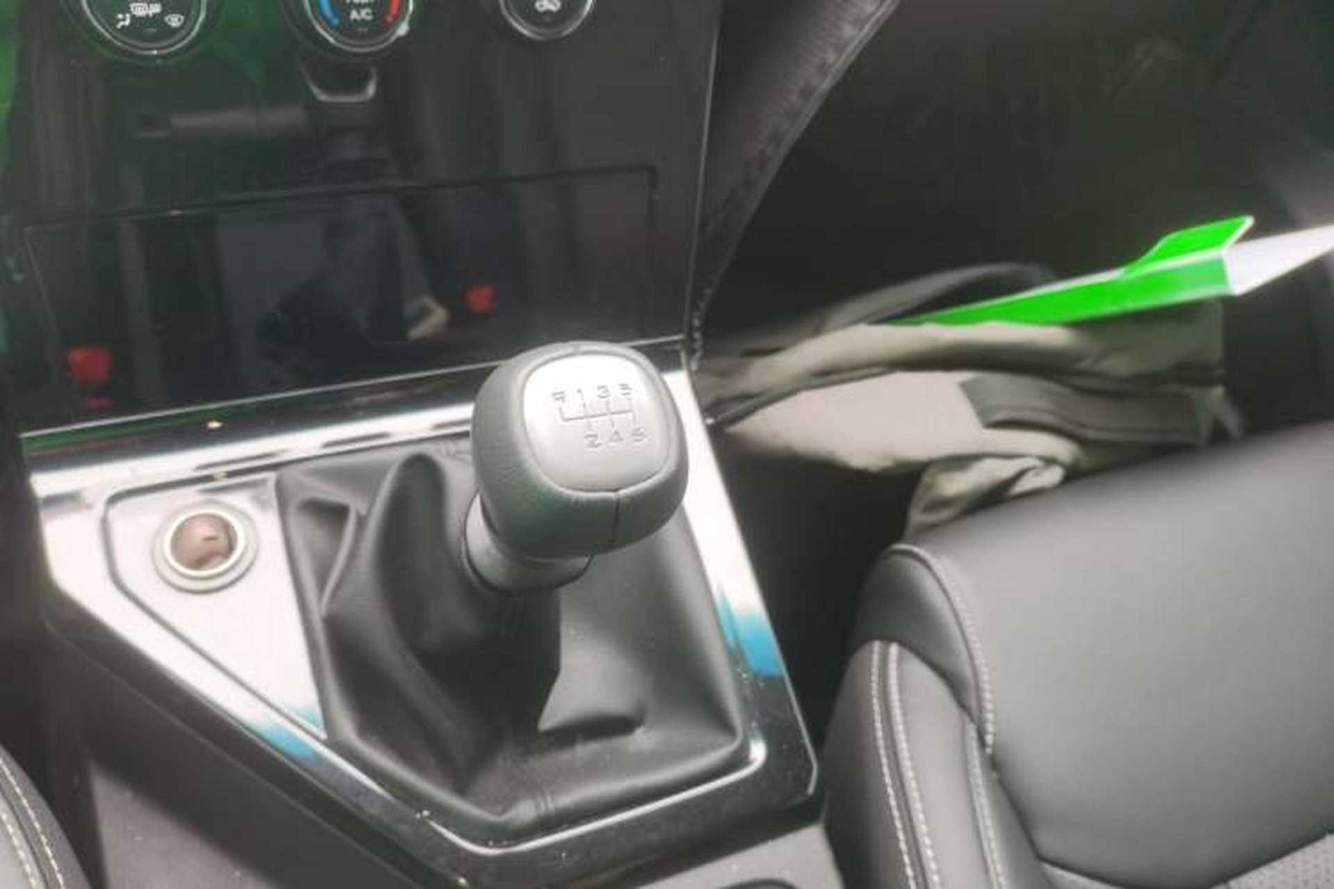 Used Wuling Zhengcheng 2021 1.5T Manual Luxury Version Gear Lever