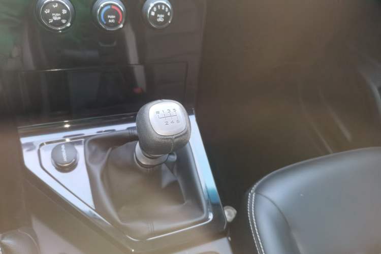 Used Wuling Zhengcheng 2021 1.5T Manual Luxury Version Gear Lever
