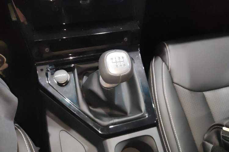Used Wuling Zhengcheng 2021 1.5T Manual Luxury Version Gear Lever