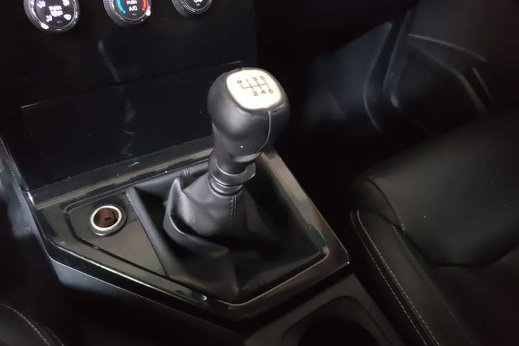 Used Wuling Zhengcheng 2021 1.5T Manual Luxury Version Gear Lever