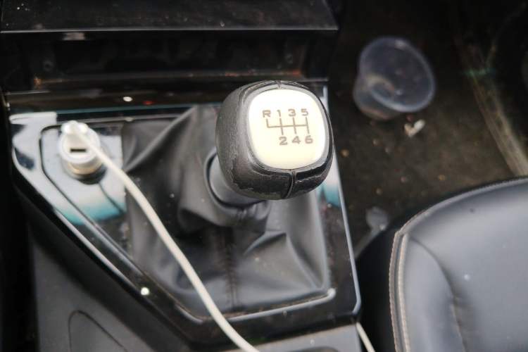 Used Wuling Zhengcheng 2021 1.5T Manual Luxury Version Gear Lever
