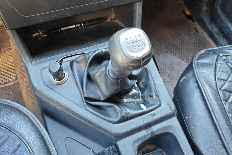 Used Wuling Zhengcheng 2021 1.5T Manual Comfort Version Gear Lever