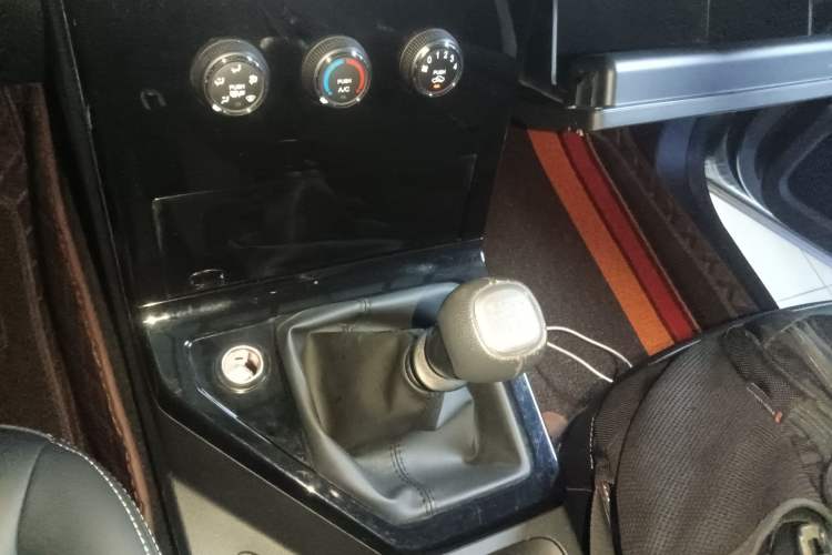 Used Wuling Zhengcheng 2021 1.5T Manual Luxury Version Gear Lever