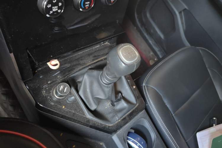 Used Wuling Zhengcheng 2021 1.5T Manual Luxury Version Gear Lever