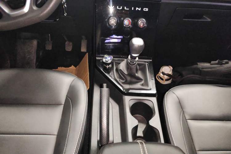 Used Wuling Zhengcheng 2021 1.5T Manual Luxury Version Gear Lever