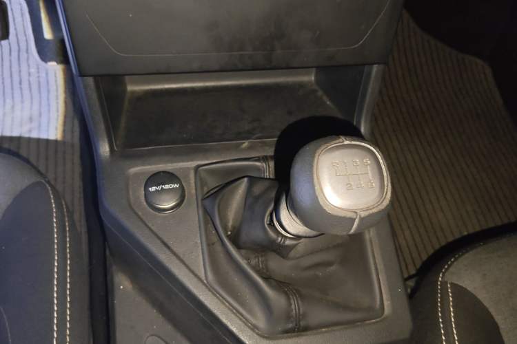 Used Wuling Zhengcheng 2021 1.5T Manual Comfort Version Gear Lever