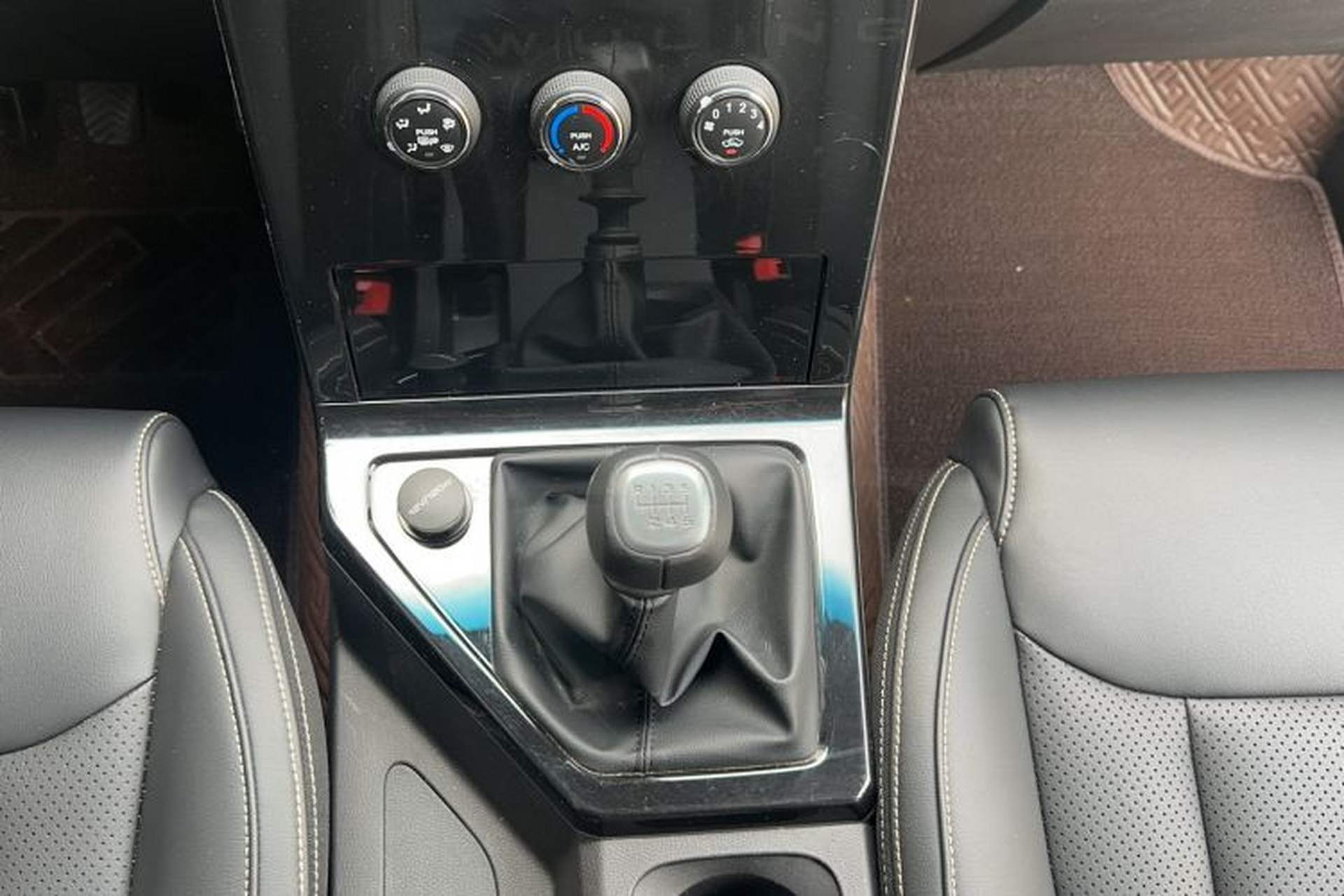 Used Wuling Zhengcheng 2021 1.5T Manual Luxury Version Gear Lever