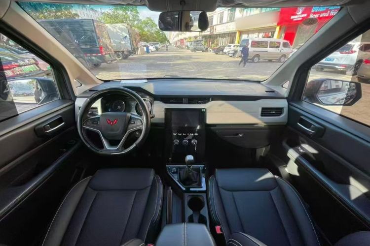 Used Wuling Zhengcheng 2021 1.5T Manual Luxury Version Interior 1