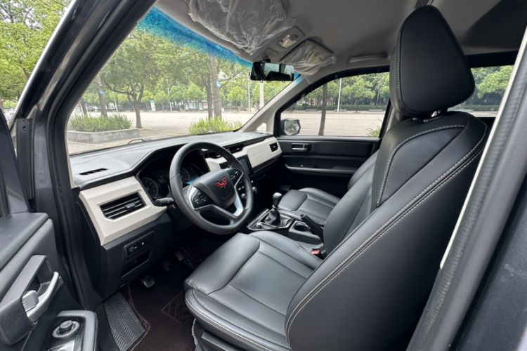 Used Wuling Zhengcheng 2021 1.5T Manual Luxury Version Interior 1