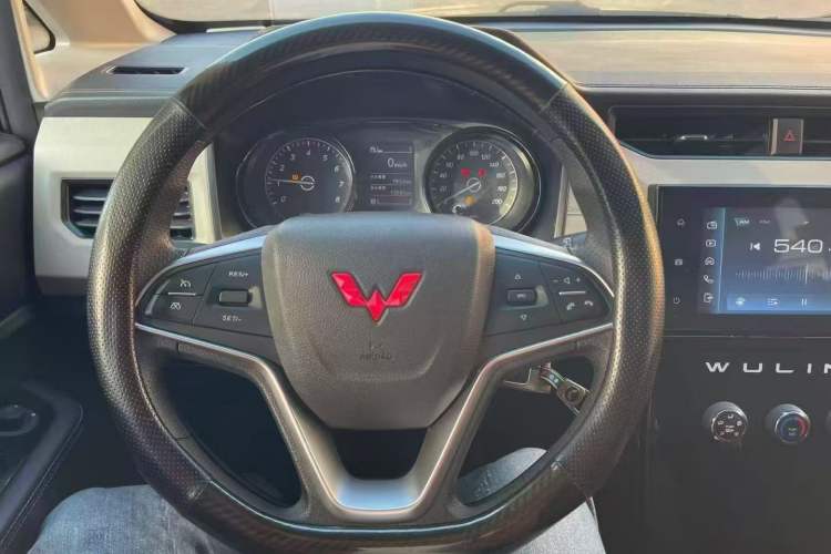 Used Wuling Zhengcheng 2021 1.5T Manual Luxury Version Interior 2