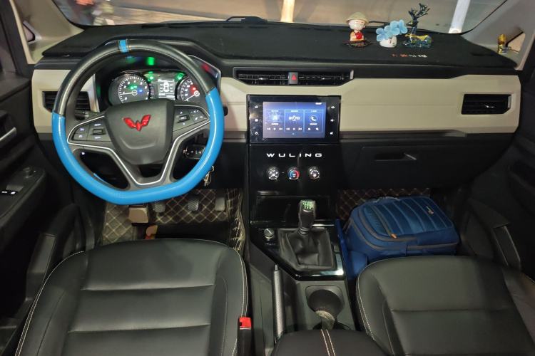 Used Wuling Zhengcheng 2021 1.5T Manual Luxury Version Interior 2
