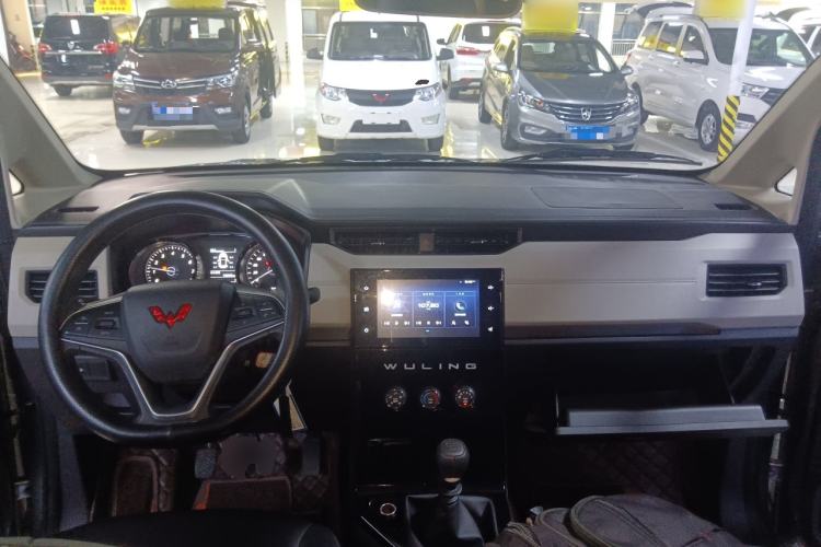 Used Wuling Zhengcheng 2021 1.5T Manual Luxury Version Interior 2