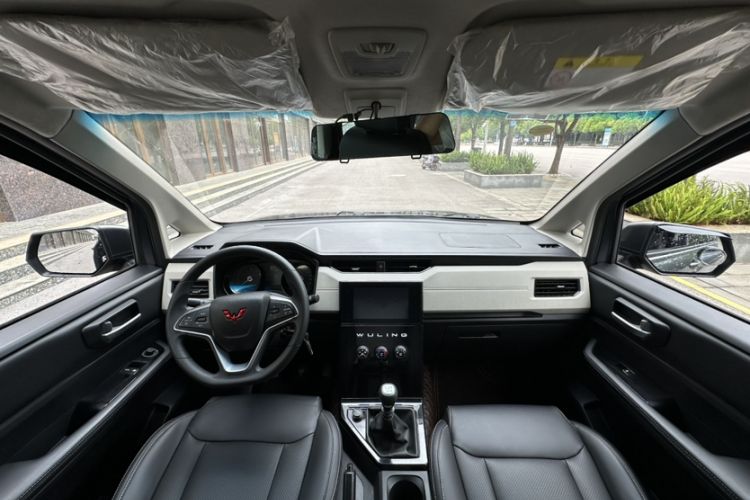 Used Wuling Zhengcheng 2021 1.5T Manual Luxury Version Interior 2