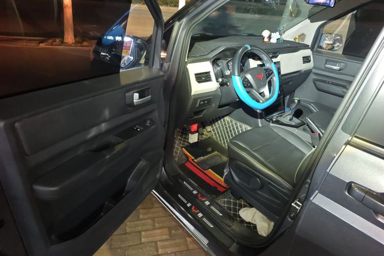 Used Wuling Zhengcheng 2021 1.5T Manual Luxury Version Interior 3