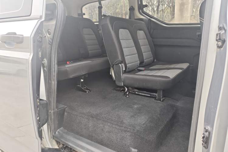Used Wuling Zhengcheng 2021 1.5T Manual Comfort Version Interior 6