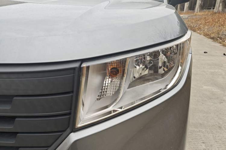 Used Wuling Zhengcheng 2021 1.5T Manual Comfort Version Left Front Headlight