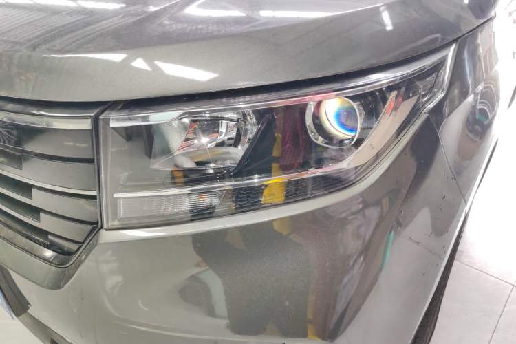 Used Wuling Zhengcheng 2021 1.5T Manual Luxury Version Left Front Headlight