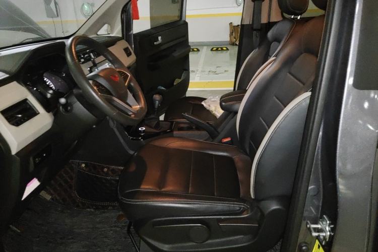 Used Wuling Zhengcheng 2021 1.5T Manual Luxury Version Left Front Seat